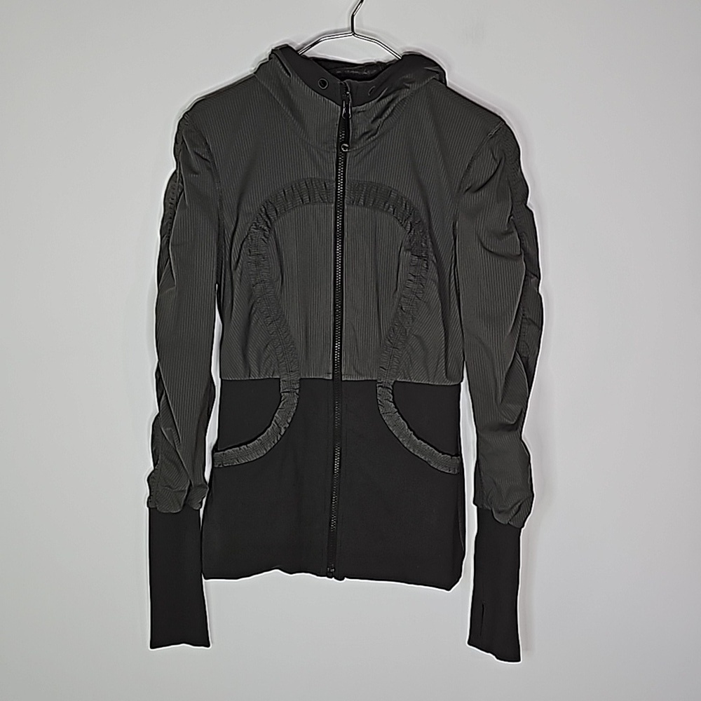Lululemon gray size 6 zup up hooded design jacket